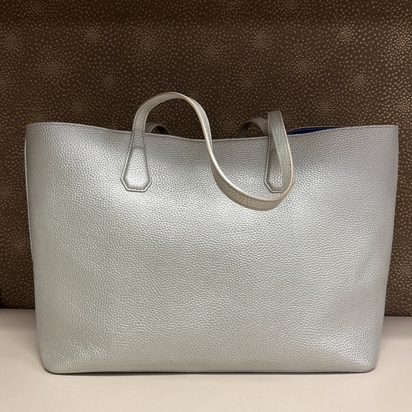 🔥🔥🔥Tory Burch Perry Silver Metallic Leather Tote Shoulder Bag - Picture 8 of 14